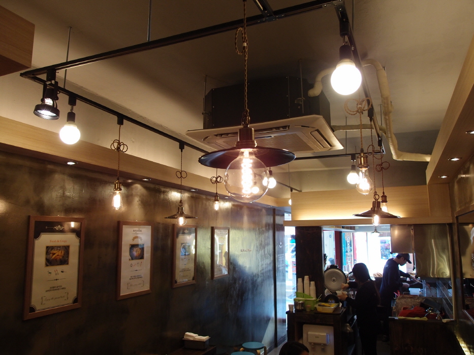 매장 전면 출입구