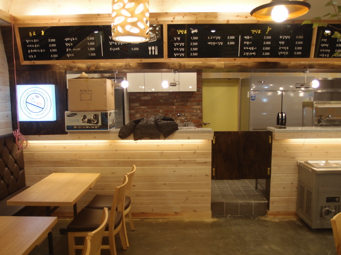 메뉴판 시공/ 주방 출입구