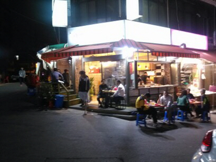 매장 야경 사진