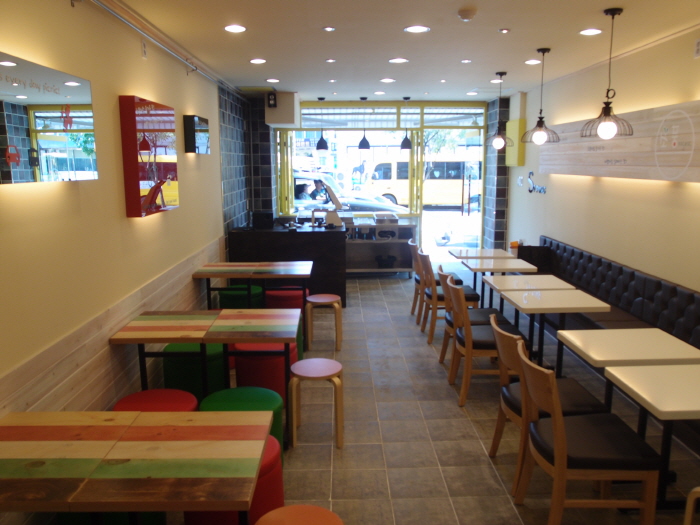 매장 내부 인테리어