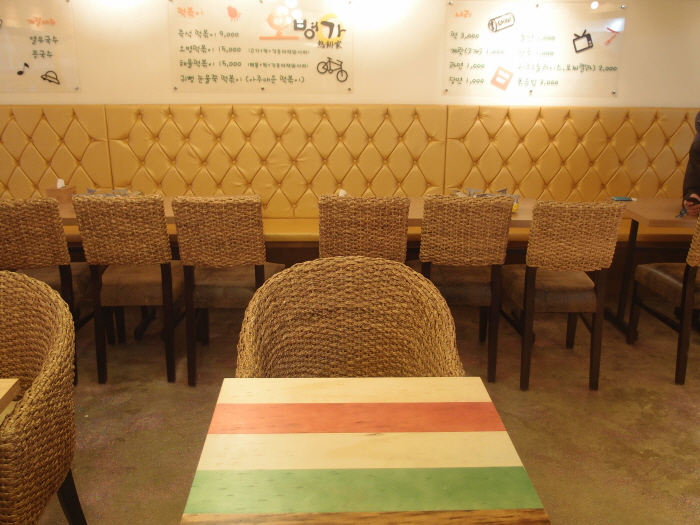 매장 내부 인테리어 의탁자 시공 01