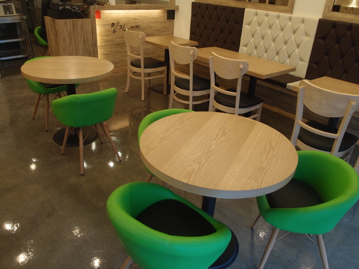 매장내부 의탁자03