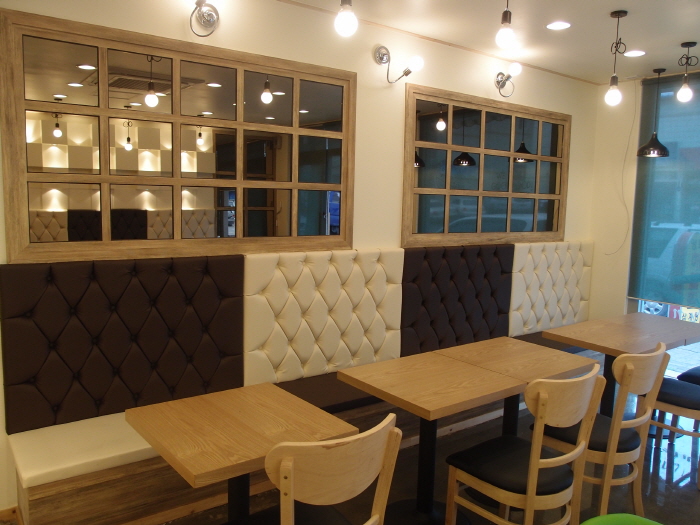 매장내부 의탁자01