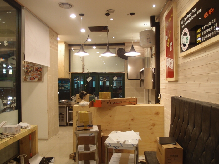 매장 내부 전경