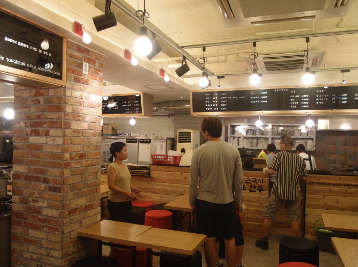 내부 매장 전경