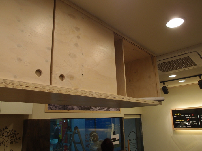 주방 부분 슬라이딩 도어 시공