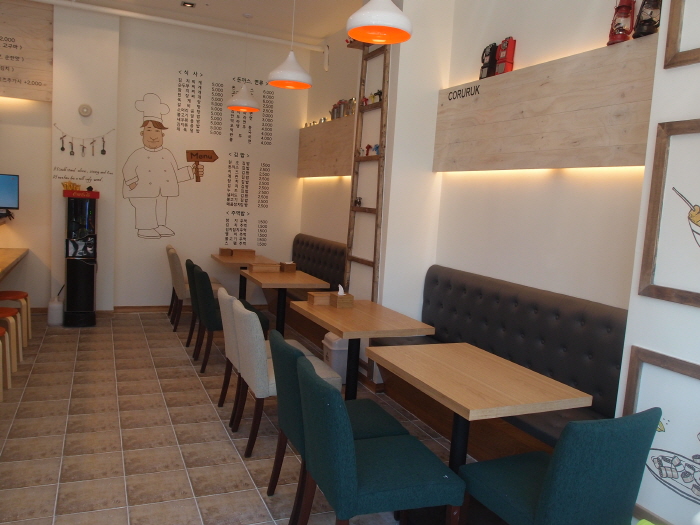 붙박의 쇼파 / 의탁자 1