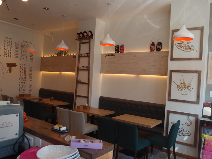 붙박의 쇼파 / 의탁자 2