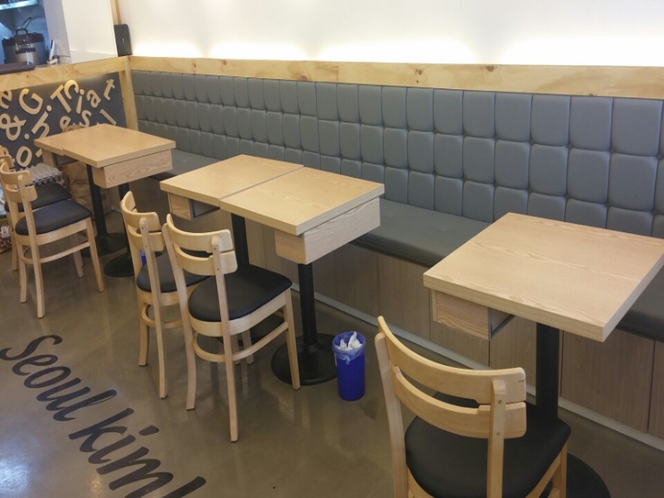 테이블 및 매장 실내