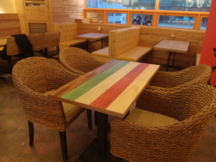 매장 내부 인테리어 의탁자 시공 02