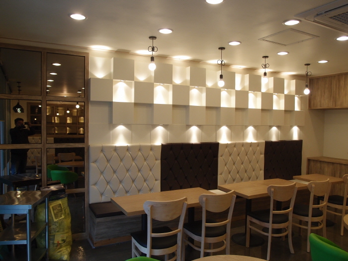 매장내부 의탁자02